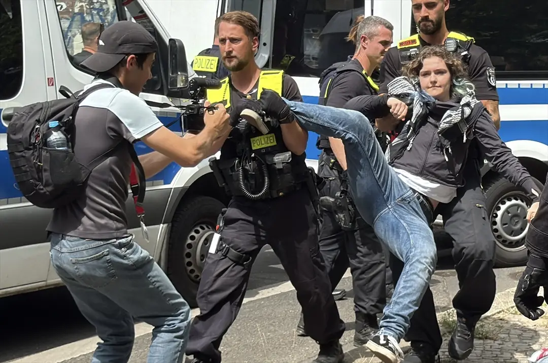 Polizeieinsatz bei Rheinmetall-Protest in Berlin
