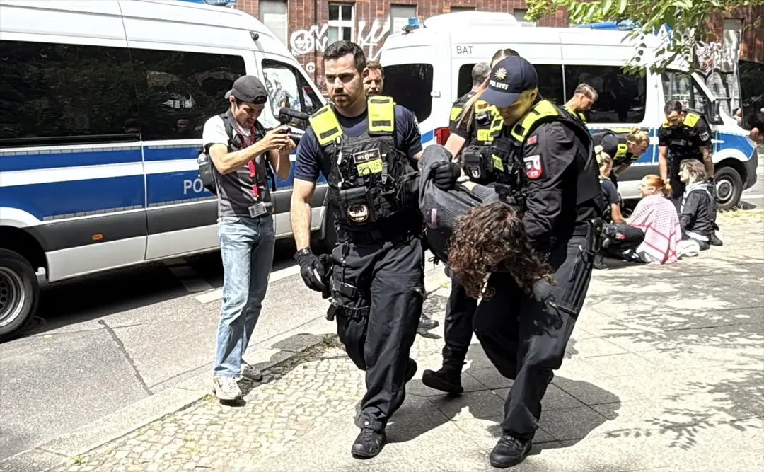 Polizeieinsatz bei Rheinmetall-Protest in Berlin