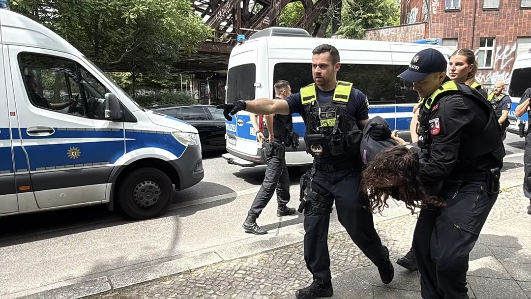 Polizeieinsatz bei Rheinmetall-Protest in Berlin