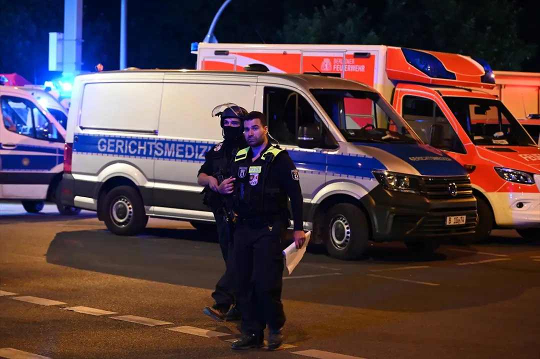 Berliner Polizei fahndet nach Abdul B. wegen Fahrzeugangriffs