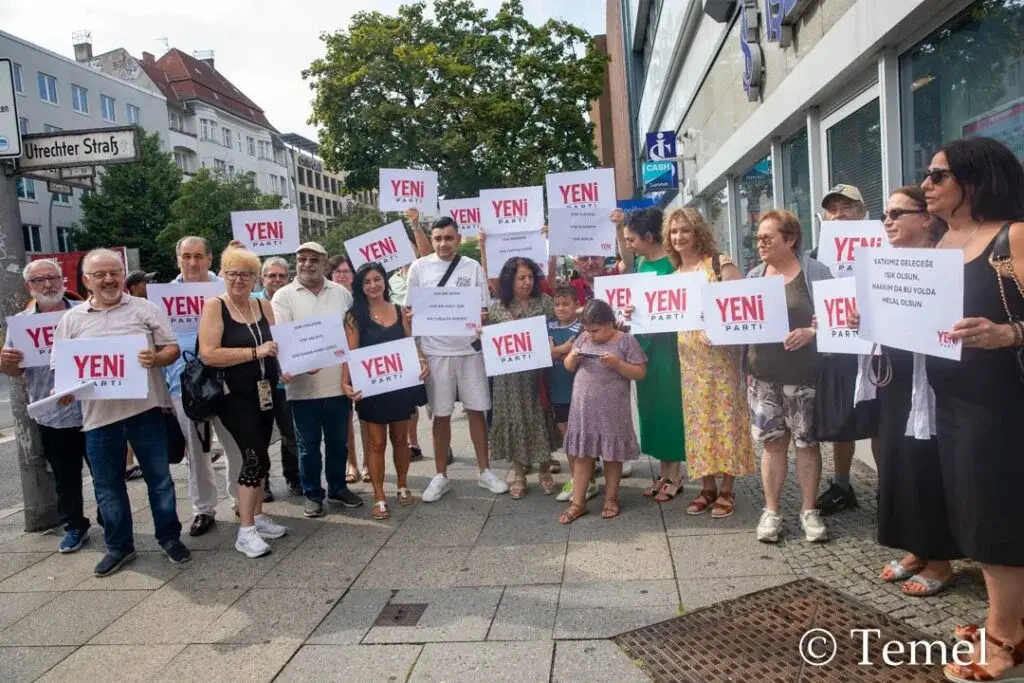 Kenan Kolat: Yeni Parti için Berlin'de 2.600 avro toplandı