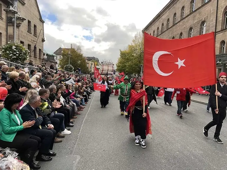 South Germany's Largest Harvest Festival Kicks Off in Fürth