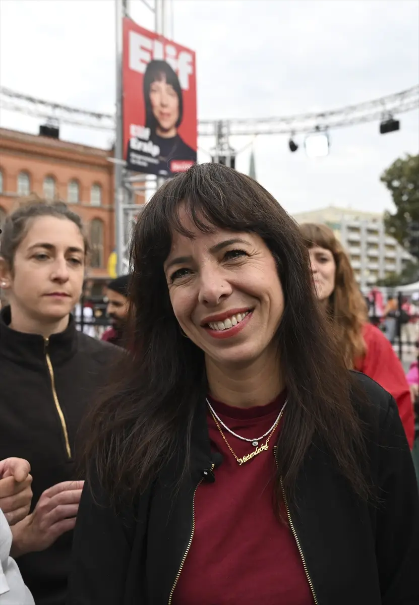 Berlin-Wahl: Linke führt, Elif Eralp meistunterstützt