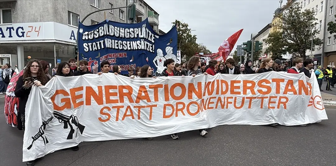 Schüler protestieren in Deutschland gegen Wehrpflichtgesetz