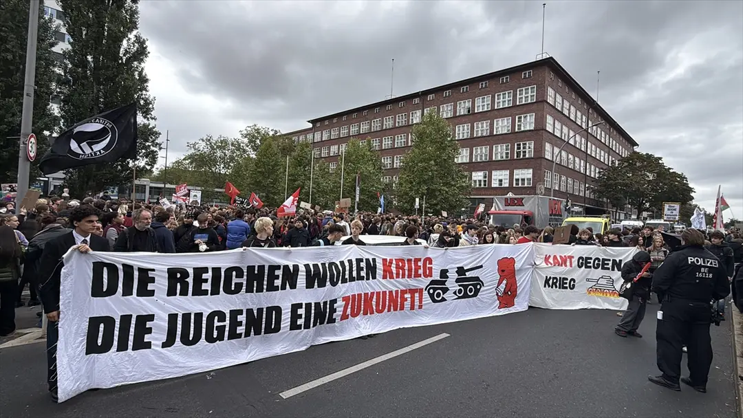 Schüler protestieren in Deutschland gegen Wehrpflichtgesetz