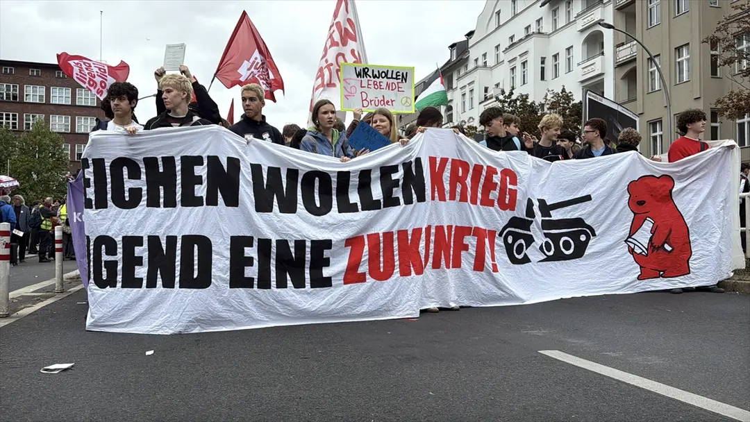 Schüler protestieren in Deutschland gegen Wehrpflichtgesetz