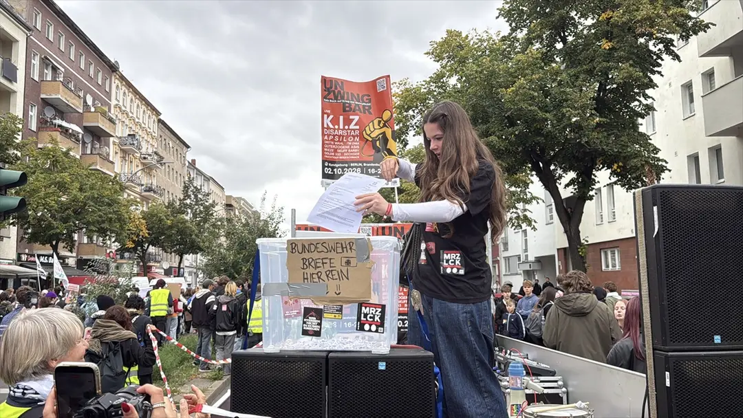 Schüler protestieren in Deutschland gegen Wehrpflichtgesetz