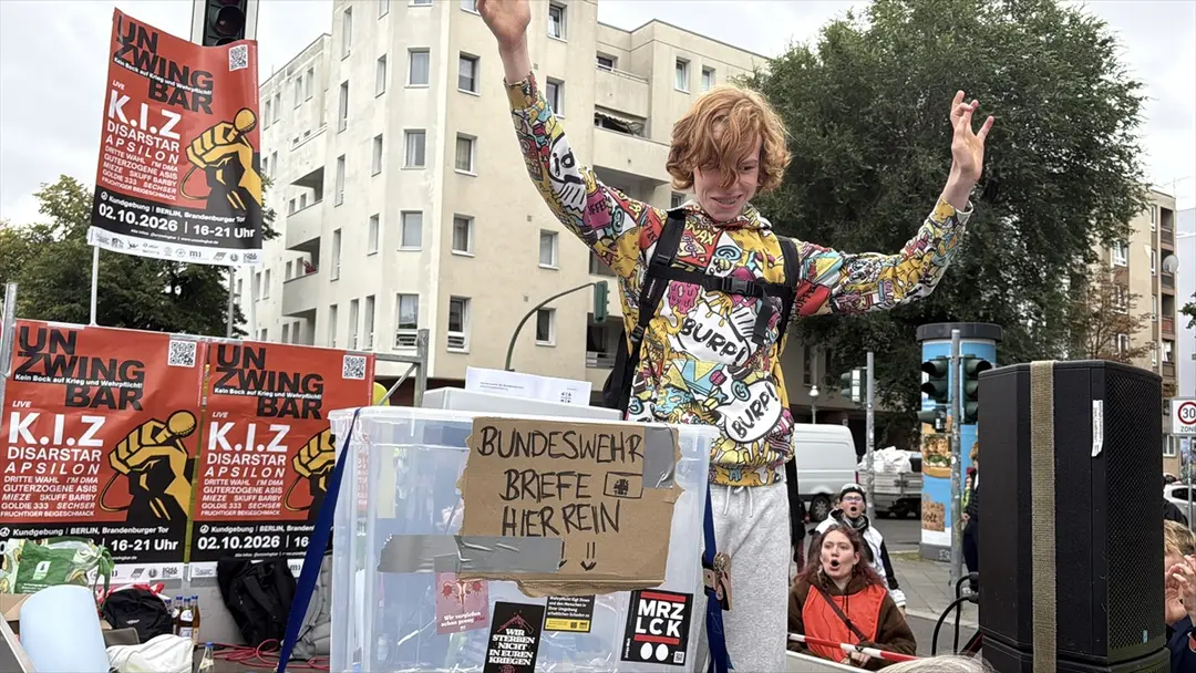 Schüler protestieren in Deutschland gegen Wehrpflichtgesetz