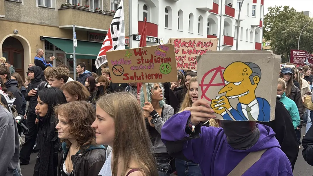 Schüler protestieren in Deutschland gegen Wehrpflichtgesetz