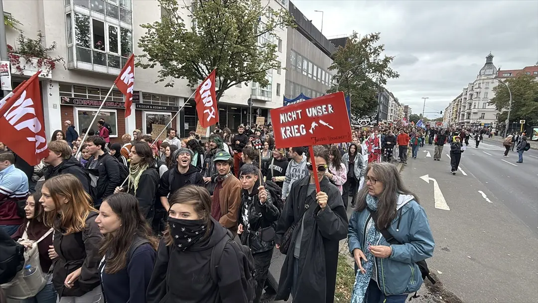 Schüler protestieren in Deutschland gegen Wehrpflichtgesetz