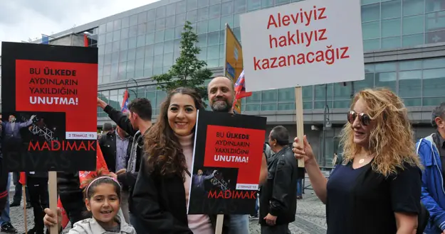 Berlin'de Sivas katliamı lanetlendi