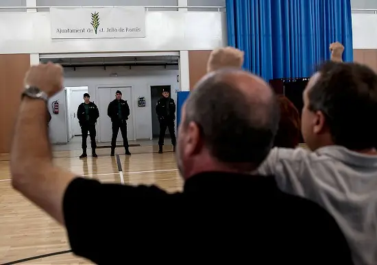 Katalonya'daki referanduma polis müdahalesi