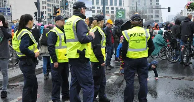 Berlin'de kira artışları protesto edildi