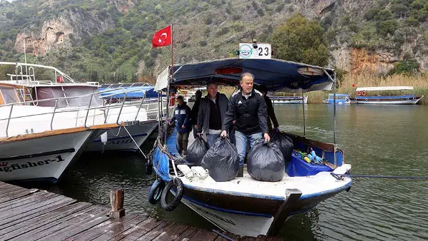 Yerleşik yabancılar 5 yıldır Dalyan Kanalı'nı temizliyor