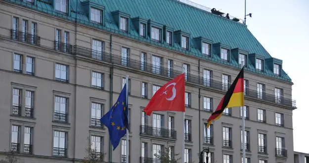 Berlin`de trafik tıkandı, yaşam zorlaştı