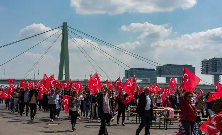 Atatürk imzası Köln'de atıldı