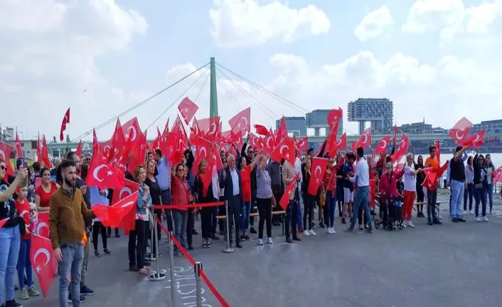 Atatürk imzası Köln'de atıldı