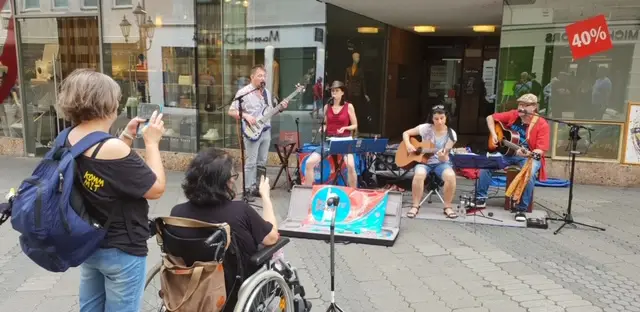 Nürnberg sokaklarında Dünya müzikleri