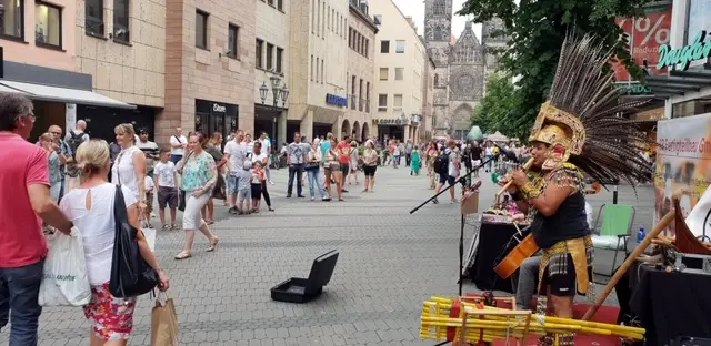 Nürnberg sokaklarında Dünya müzikleri