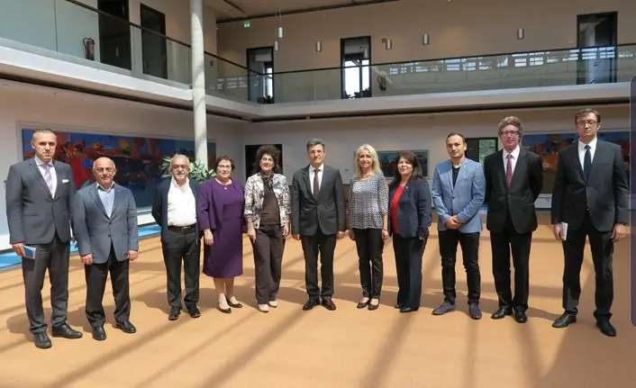 ADD Berlin yeni yönetimi Büyükelçi Aydın`ı ziyaret etti