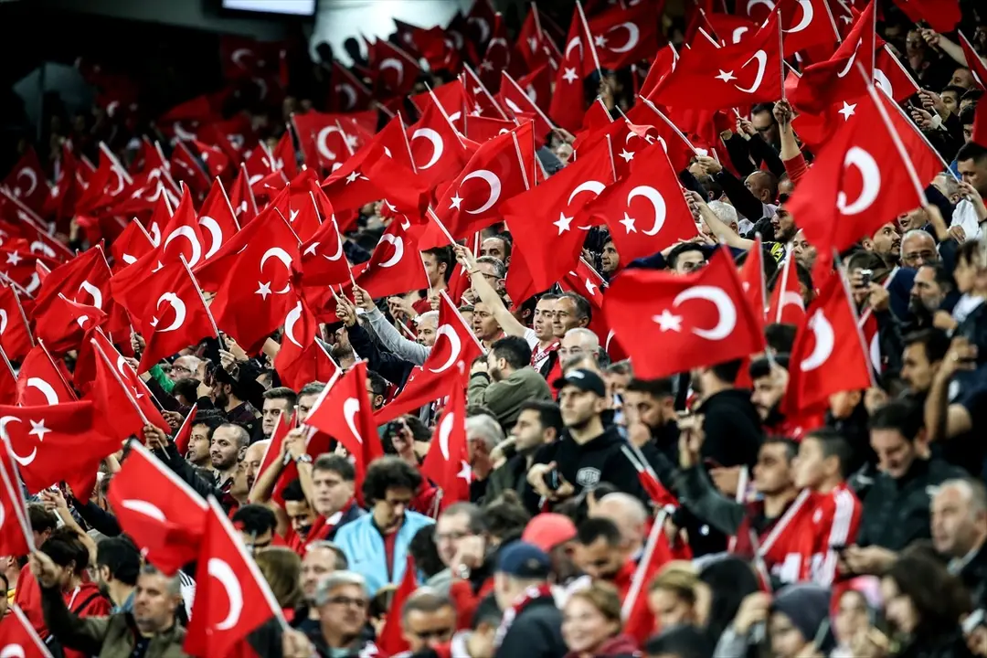 A Milli Futbol Takımı liderliğini sürdürdü