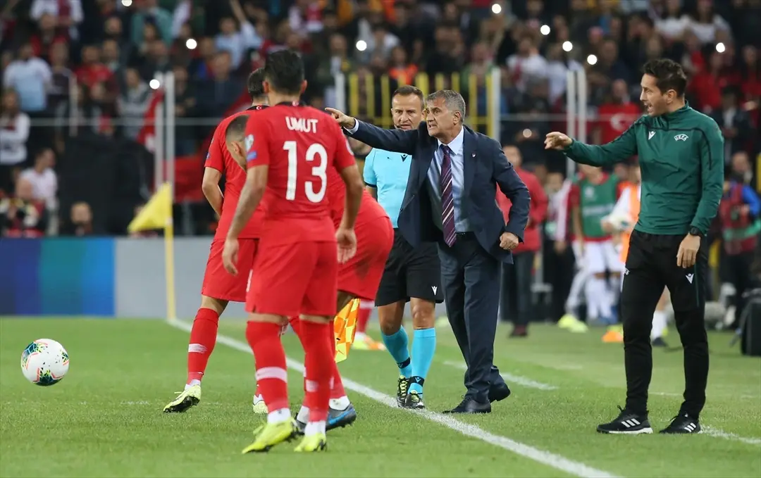 A Milli Futbol Takımı liderliğini sürdürdü