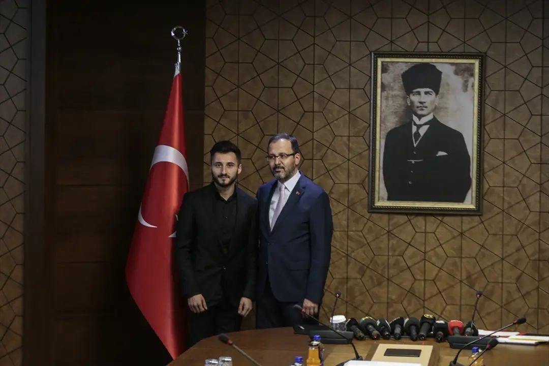 Bakan Kasapoğlu, Enver Cenk Şahin'i kabul etti