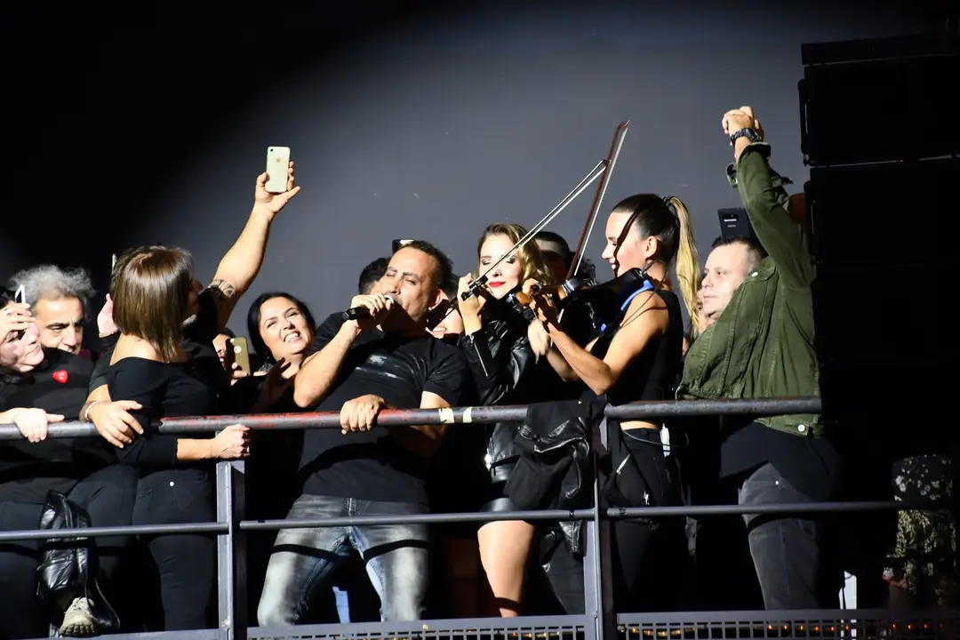 Haluk Levent Berlin'de muhteşem bir konser verdi