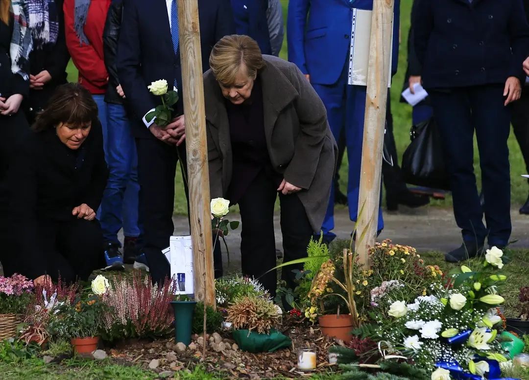 Merkel'den NSU kurbanları anıt parkına ziyaret