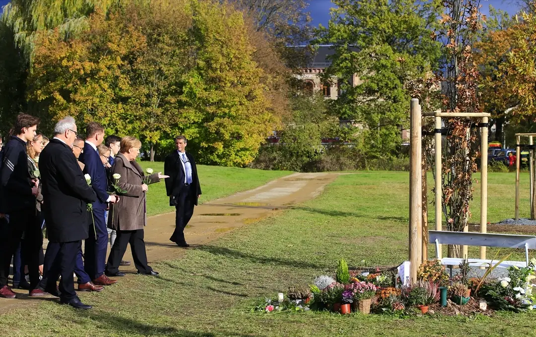 Merkel'den NSU kurbanları anıt parkına ziyaret