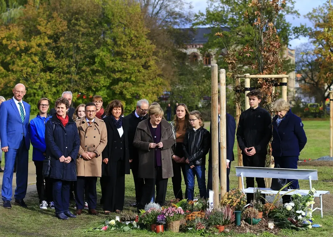 Merkel'den NSU kurbanları anıt parkına ziyaret