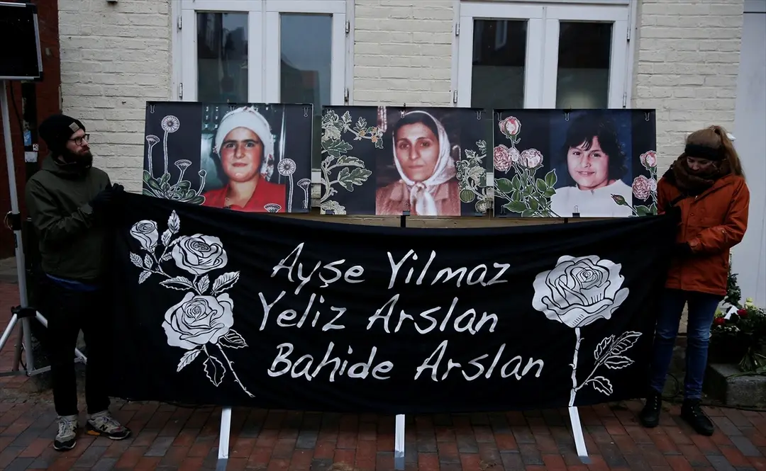 Almanya'da Mölln faciasının 27. yılı anıldı