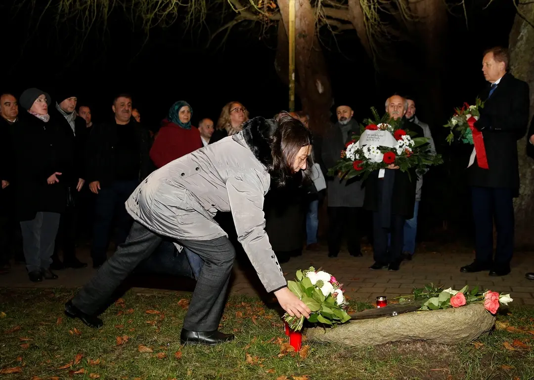 Almanya'da Mölln faciasının 27. yılı anıldı