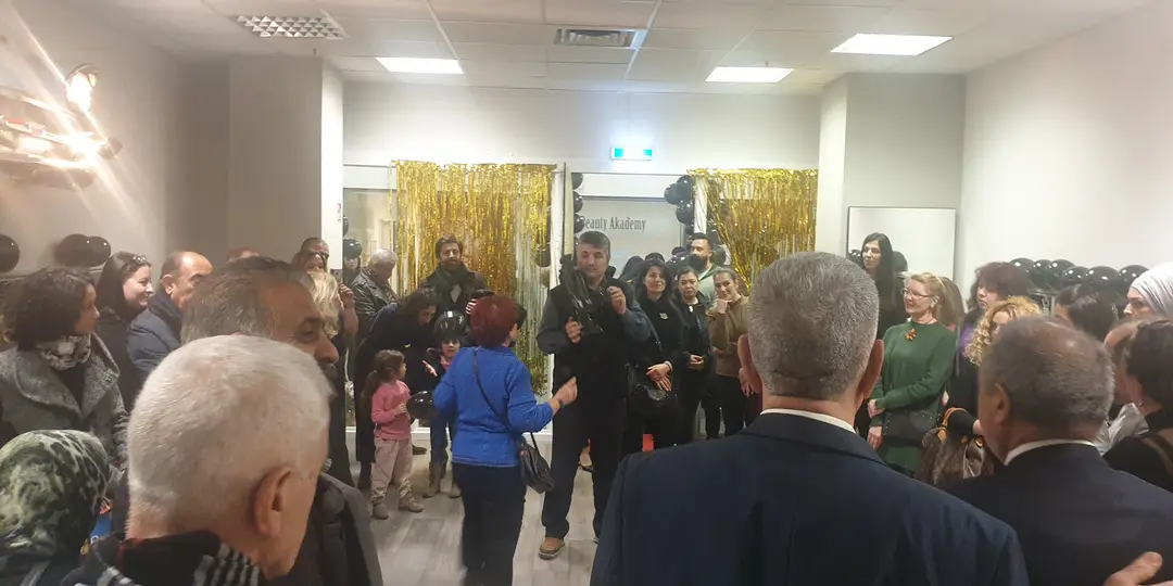 Duisburg`ta Güzellik Akademisi açıldı