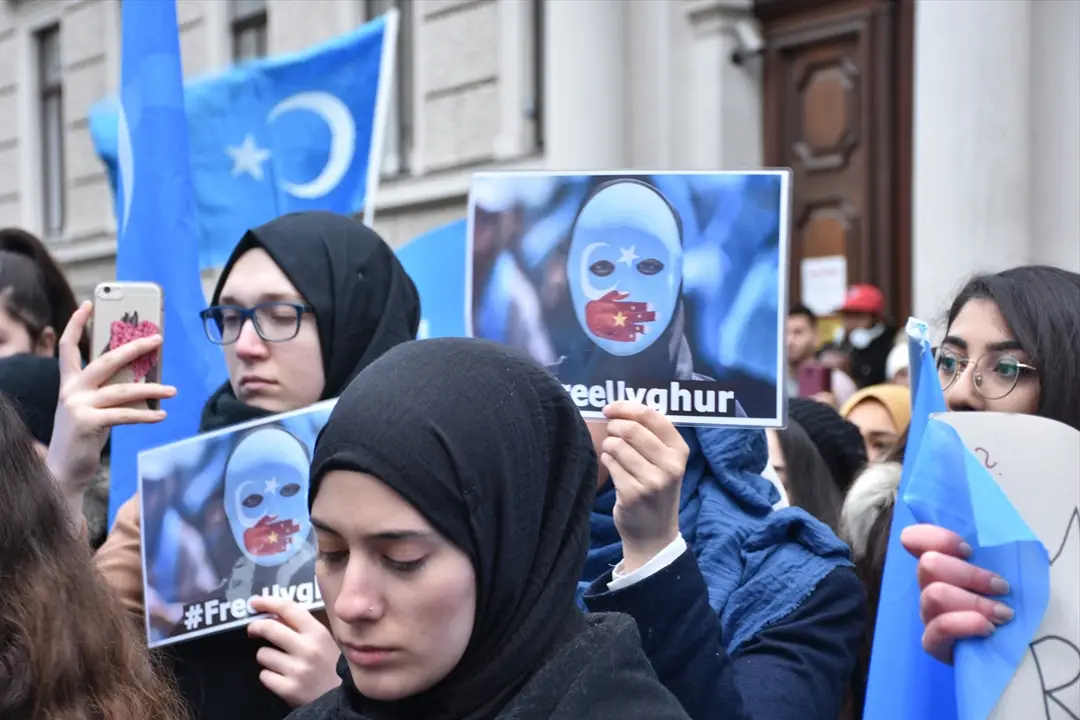 Avusturya’da Çin’in Uygur Türklerine yönelik hak ihlalleri protesto edildi