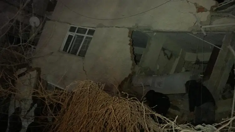 Elazığ'da 6.5 büyüklüğünde deprem
