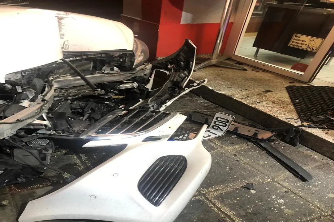 Mercedes Dönerciye daldı