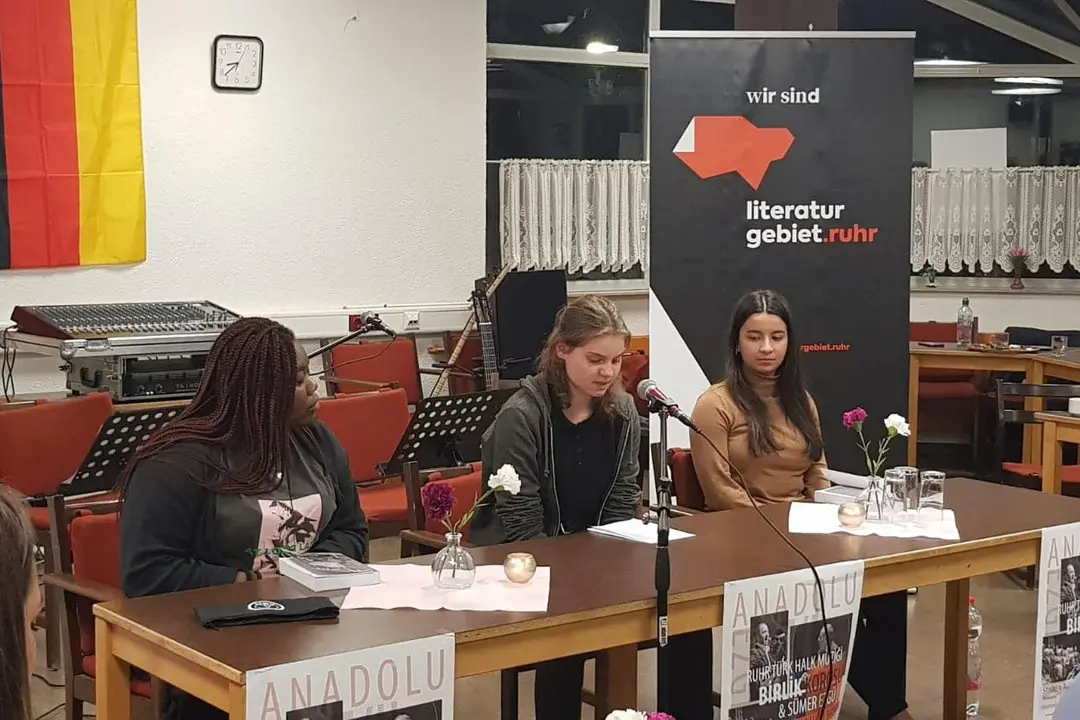Genç Yazarlara Büyük Moral Desteği