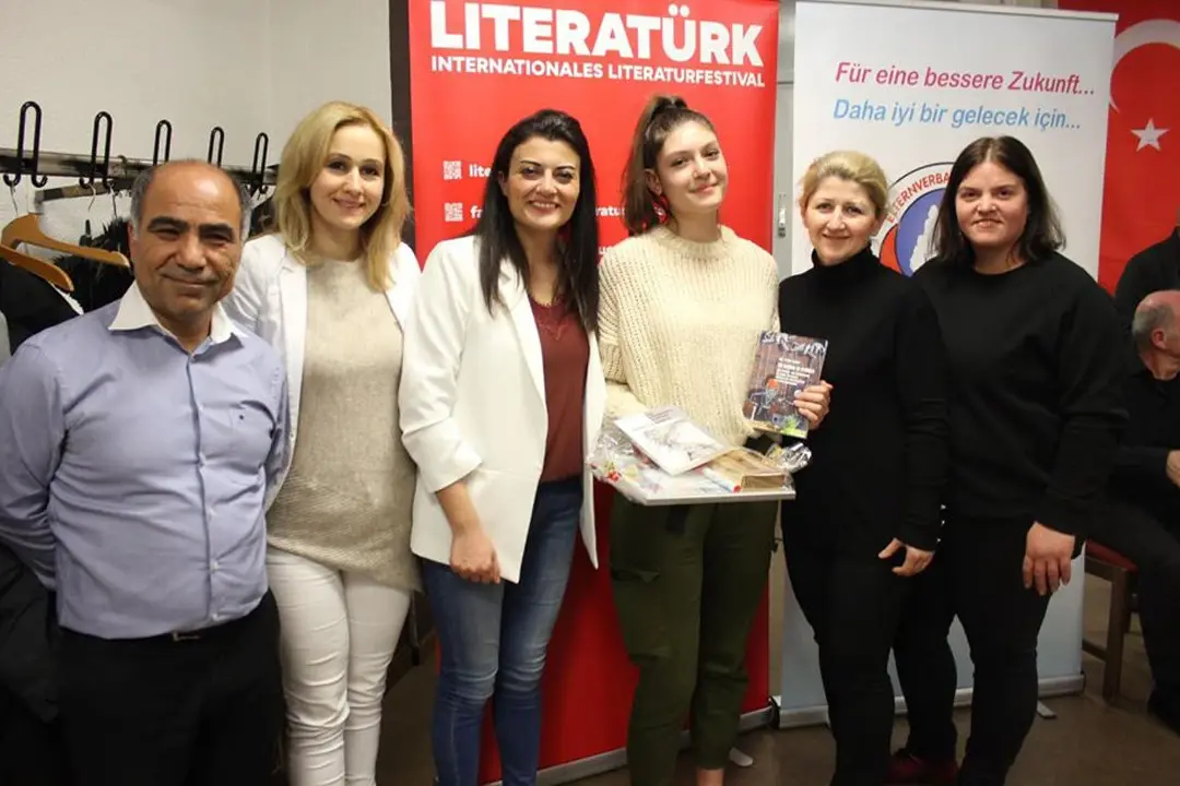 Genç Yazarlara Büyük Moral Desteği