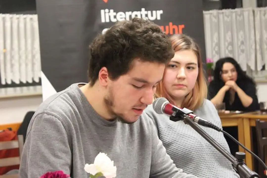 Genç Yazarlara Büyük Moral Desteği