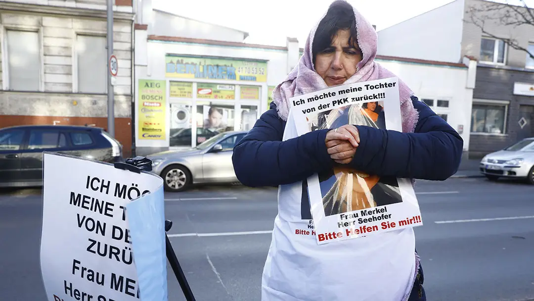 Almanya'da PKK tarafından kaçırılan genç kızın annesi Maide T. ikinci eylemini yaptı