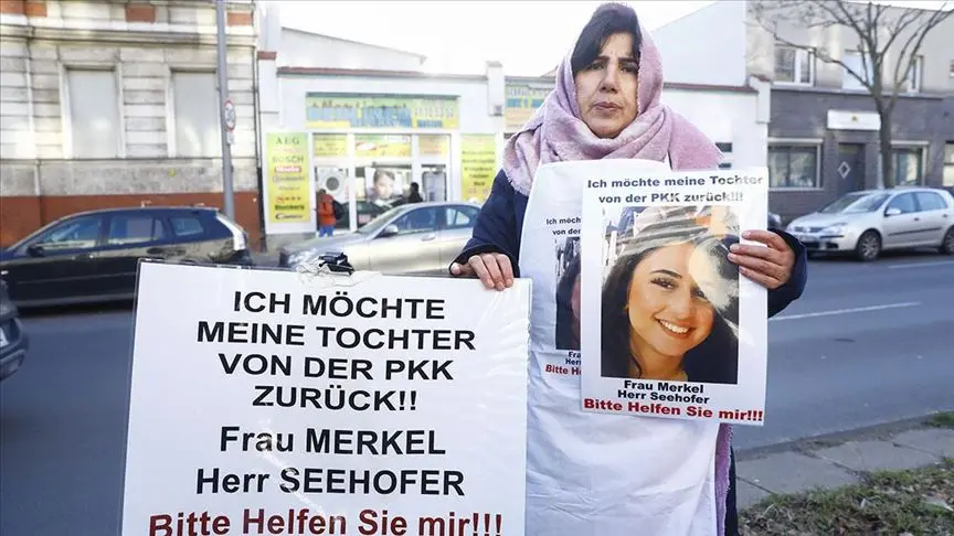 Almanya'da PKK tarafından kaçırılan genç kızın annesi Maide T. ikinci eylemini yaptı