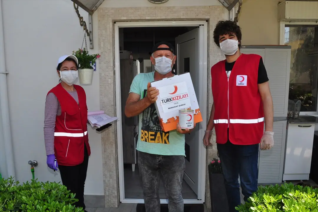Antalya'da yerleşik yabancılardan Türkiye'nin Kovid-19 mücadelesine övgü