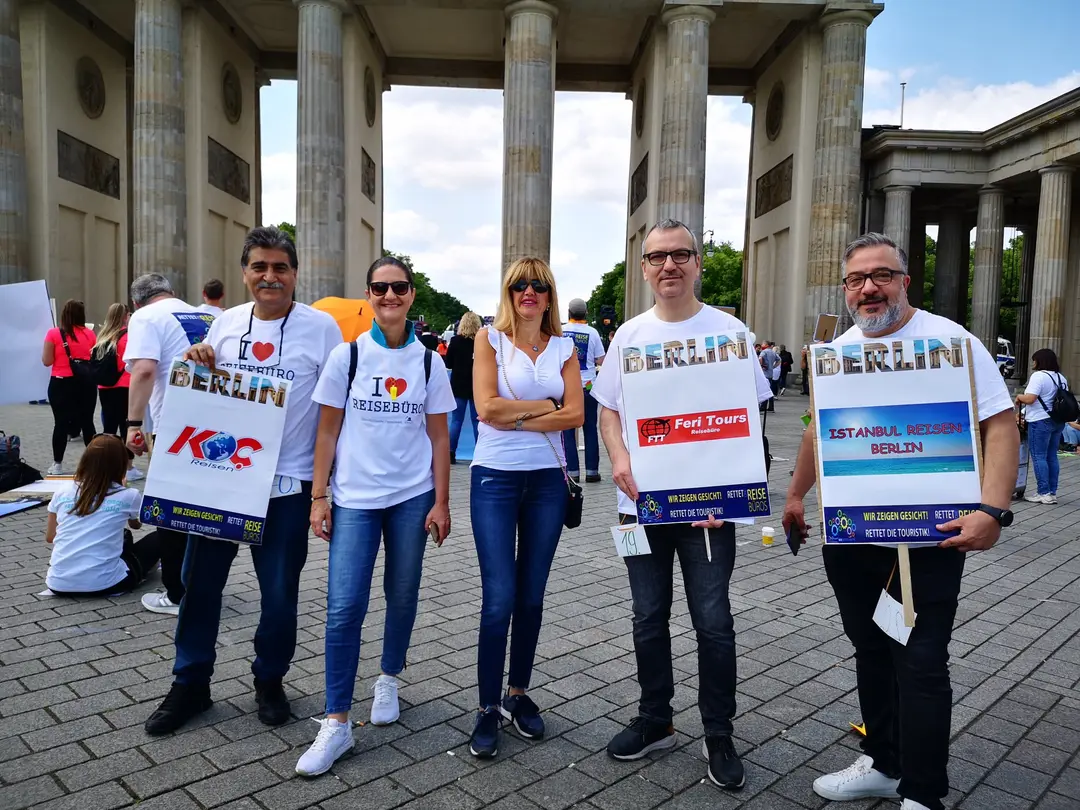 Berlin’de turizmciler sokaklara indi
