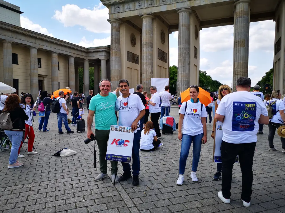 Berlin’de turizmciler sokaklara indi