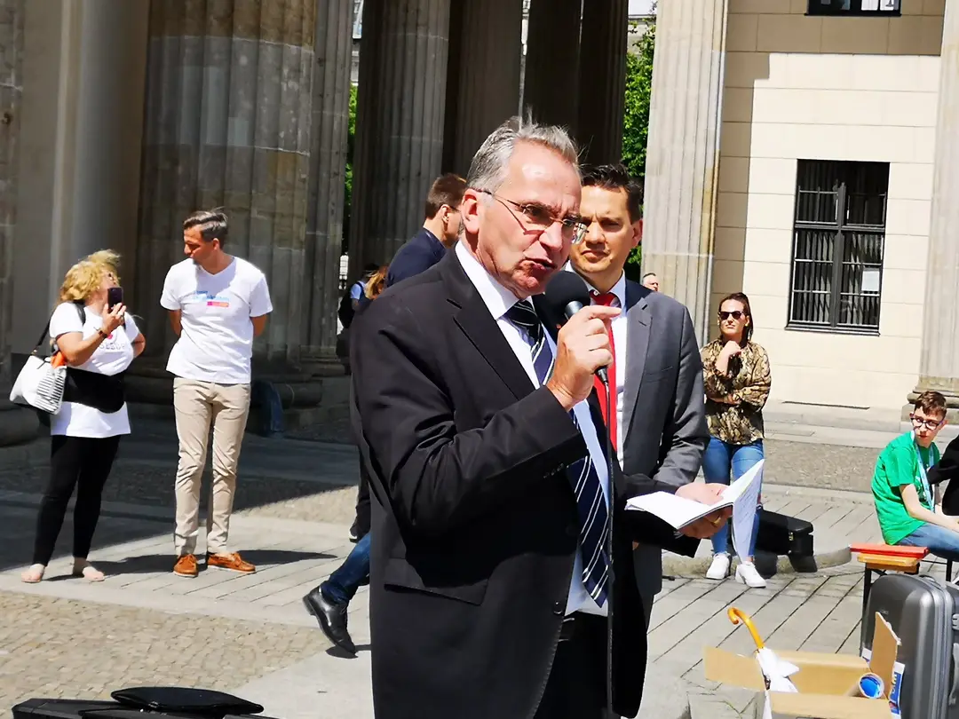 Berlin’de turizmciler sokaklara indi