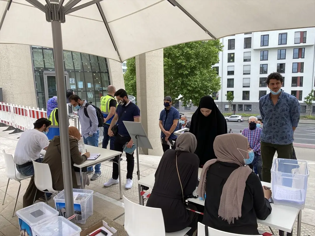 Almanya'da Kovid-19 salgını sonrası ilk cuma namazı kılındı