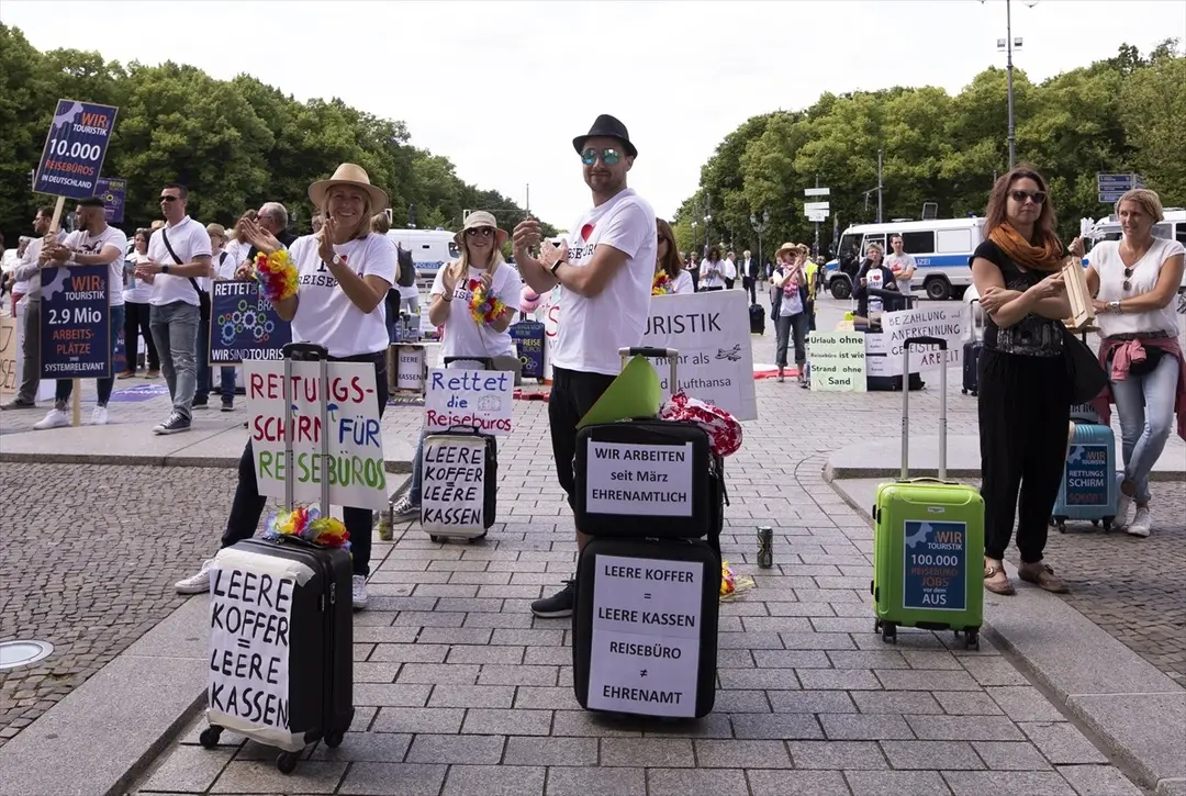 Berlin’de turizmciler sokaklara indi