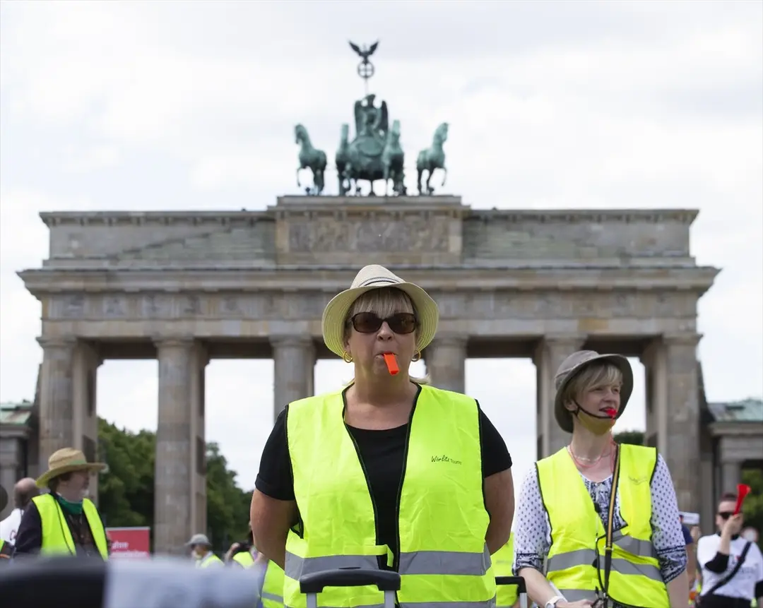 Berlin’de turizmciler sokaklara indi