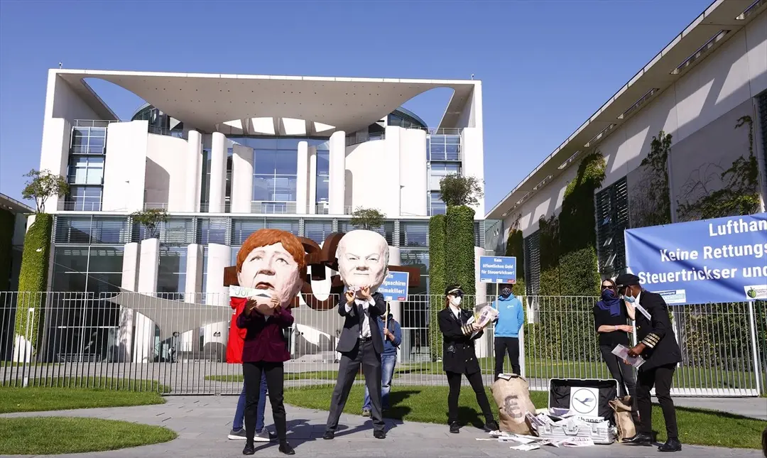 Lufthansa’yı kurtarma paketi protesto edildi